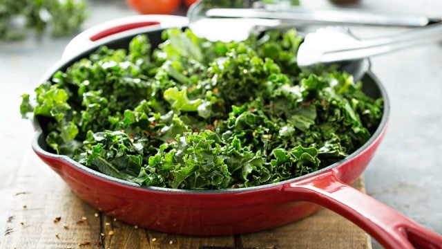 Sauteed Kale With Garlic | Kumparan.com