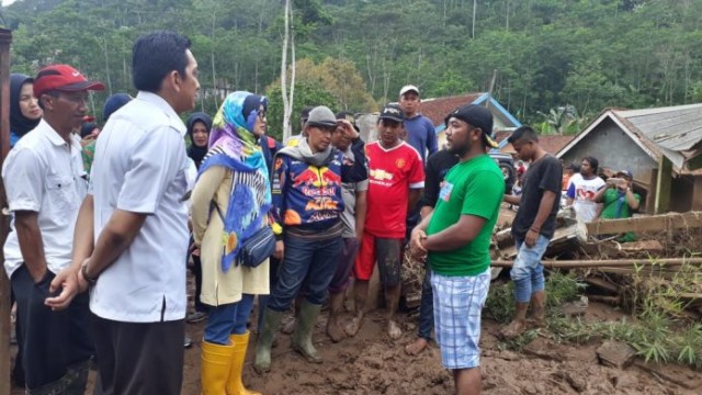 Korban Banjir Belum Dapat Bantuan, Bupati Probolinggo Murka