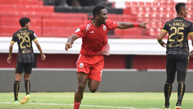 Penyerang Persija, Osas Saha, di laga menghadapi Bogor FC