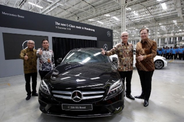 Mercedes Benz C-Class Facelift 100% Dirakit di Pabrik Bogor