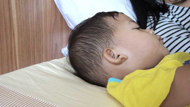 Bantal Tinggi Membuat Tidur Nyenyak? Mitos atau Fakta? (1)