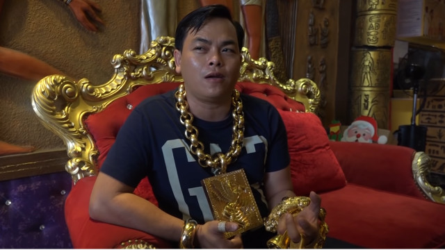 5 Fakta Pria Vietnam yang Terbiasa Gunakan Aksesori Emas 13 Kilogram (3)