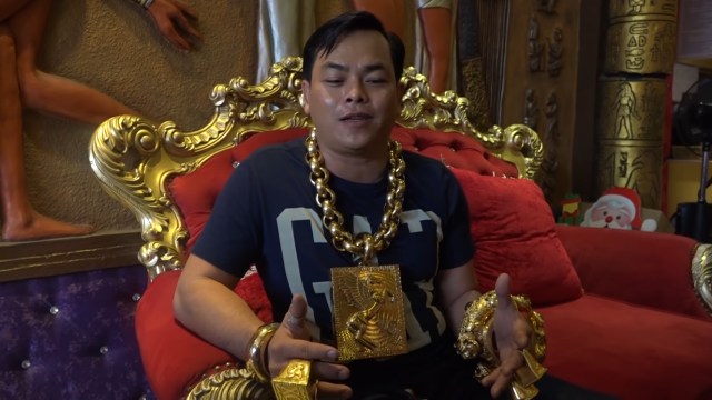 5 Fakta Pria Vietnam yang Terbiasa Gunakan Aksesori Emas 13 Kilogram