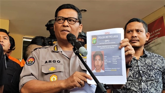 Daftar pencarian orang (DPO) pengeroyok Kapten Komarduin. (Foto: Fadjar Hadi/kumparan)