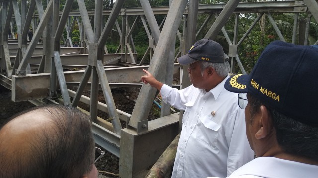 Menteri PUPR Tinjau Pembangunan Jembatan Darurat di Jalur Padang-Bukittinggi 