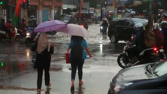 Genangan air di TL ITC Fatmawati arah Jl H.Nawi. (Foto: Twitter/@TMC Polda Metro Jaya)