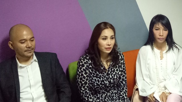 Ibunda, Angbeen Rishi Calon Istri Adly Fayruz, Yulia Irawati (tengah). (Foto: Aria Pradana/kumparan)