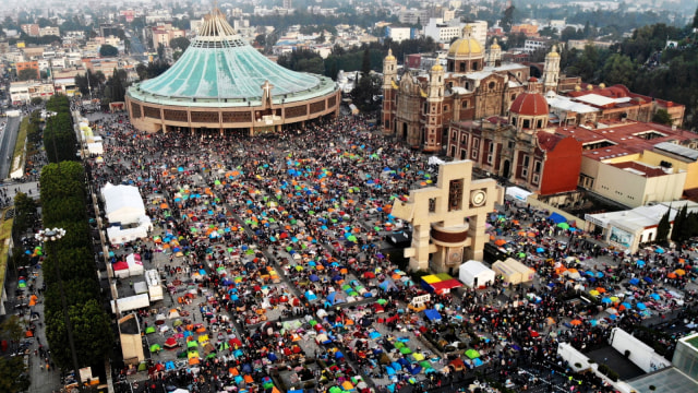 Foto udara perayaan Lady of Guadalupe yang diadakan di Basilika Guadalupe di Kota Meksiko pada 12 Desember 2018. (Foto: AFP/ALEJANDRO MELENDEZ)