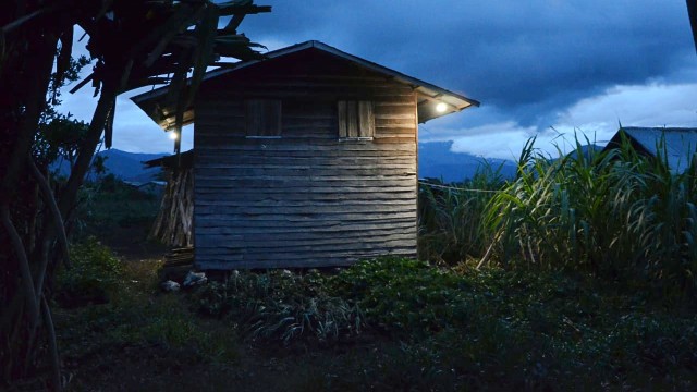 Lampu Tenaga Surya di Kabupaten Dogiyai, Papua. (Foto: Dok. Kementerian ESDM)