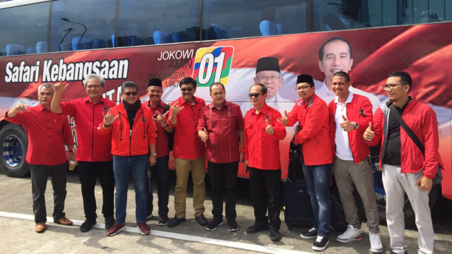 Hasto Kristiyanto, Japorman Saragih, Soetarto, dan Ramond Dony Adam tiba di Bandara Kualanamu, Medan, untuk safari Kebangsaan Keliling Sumatera Utara. (Foto:  Rafyq Alkandy Ahmad Panjaitan/kumparan)