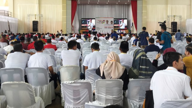 Tim Kampanye Daerah Koalisi Indonesia Kerja Jokowi-Ma'ruf Amin mengadakan rapat kerja daerah dan konsolidasi caleg di Stadion Harapan Basang Lhong Raya, Aceh. (Foto: Zuhri Noviandi/kumparan)