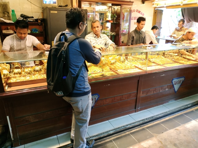 Akhir Tahun 2018 Harga Emas Merangkak Naik Kumparan Com