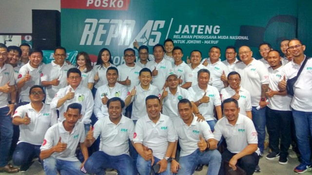 Peresmian posko Relawan Pengusaha Muda Nasional (Repnas) Jawa Tengah untuk bantu menyukseskan pasangan Jokowi-Ma'ruf Amin di Pilpres 2019, Jumat (14/12). (Foto: Afiati Tsalitsati/kumparan)