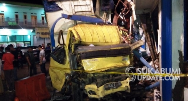 7 Kendaraan Terlibat Kecelakaan Beruntun di Cibadak Sukabumi