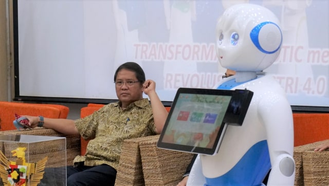 Menteri Komunikasi dan Informasi Rudiantara memberikan sambutan dalam acara "Transformasi Robotics menuju Revolusi Industri 4.0" di Gedung Kementrian Komunikasi dan Informatika, Jakarta, Sabtu (15/12). (Foto: Fanny Kusumawardhani/kumparan)
