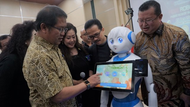 Menteri Komunikasi dan Informasi Rudiantara memberikan sambutan dalam acara "Transformasi Robotics menuju Revolusi Industri 4.0" di Gedung Kementrian Komunikasi dan Informatika, Jakarta, Sabtu (15/12). (Foto: Fanny Kusumawardhani/kumparan)