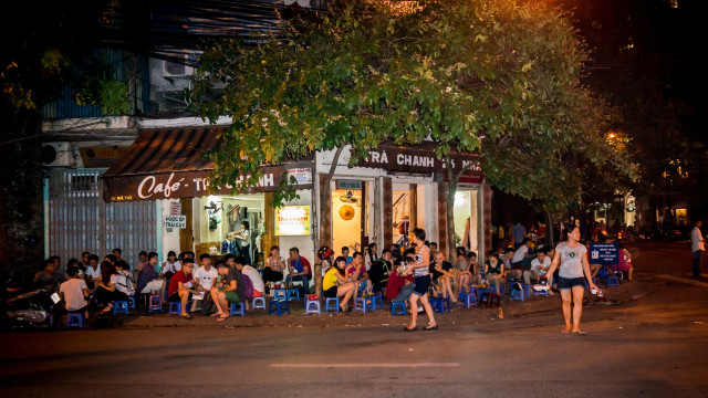 Kafe di Hanoi, Vietnam (Foto: Flickr/rjabalosIII)