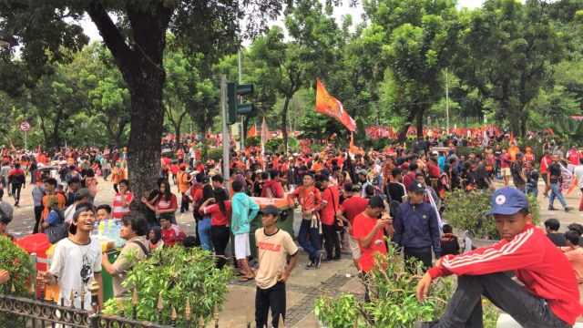 Suasana sekitar Balaikota setelah The Jakmania membubarkan diri dari depan Balaikota DKI Jakarta. (Foto: Andreas Ricky Febrian/kumparan)
