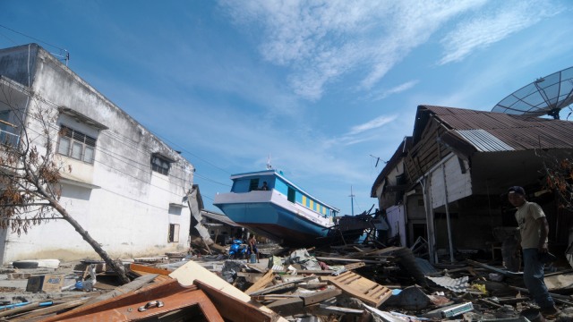 Bencana gempa bumi dan tsunami yang menimpa Palu, Sigi, dan Donggala (8/5/2018). (Foto: AFP/OLAGONDRONK)