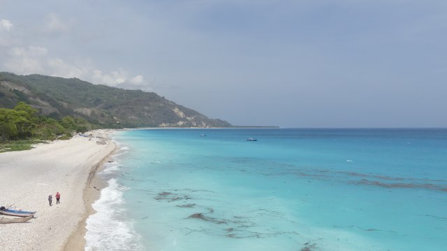 Pantai Kolbano adalah salah satu pantai cantik di Pulau Timor Foto: Gitario Vista Inasis/kumparan