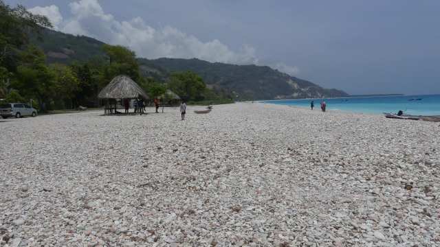 Pantai yang jadi favorit  wisatawan (Foto: Gitario Vista Inasis/kumparan)