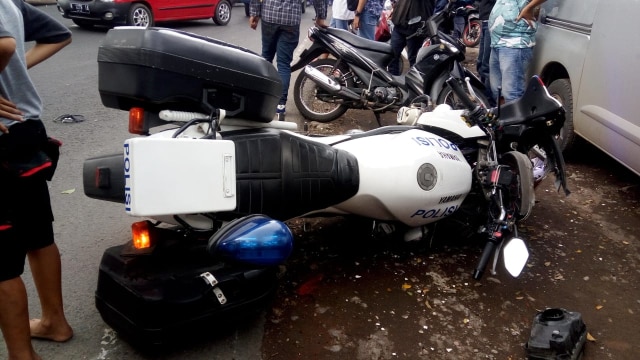 Sepeda motor Patwal Polres Mojokerto yang ditabrak. (Foto: Dok Polda Jatim.)