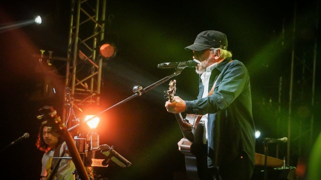 Konser Iwan Fals di LiveSpace SCBD, Jakarta, Minggu (16/12). (Foto: Jamal Ramadhan/kumparan)