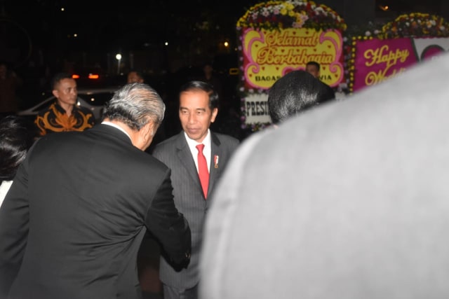 Jokowi dan Iriana hadiri pernikahan anak Menlu Retno (Foto: Puspen TNI AD)