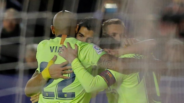 Para pemain Barcelona merayakan gol ke gawang Levante. (Foto: Heino Kalis/Reuters)