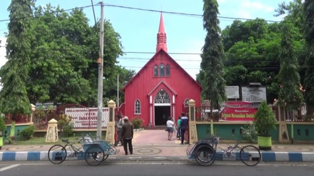 Gereja Merah, Gereja Protestan Kembaran Gereja Den Haag Belanda