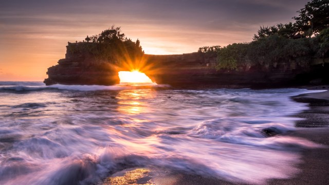 sunset di Pantai Batu Bolong, Bali (Foto: Flickr/Andreas Wonisch)