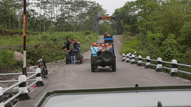 Rombongan wisatawan yang mengikuti Lava Tour Merapi (Foto: Aria Sankhyaadi/kumparan)