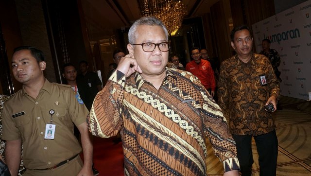 Ketua KPU RI Arief Budiman tiba dipeluncuran kumparan Pemilupedia, Hotel The Westin, Jakarta Selatan, Senin (17/12/2018). (Foto: Fanny Kusumawardhani/kumparan)