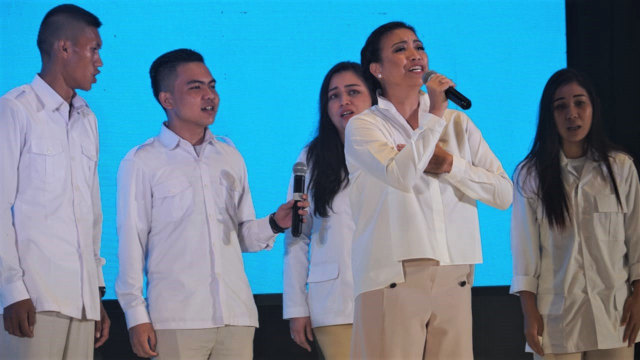 Vocal grup Partai Gerindra menyanyikan Hymne Gerindra saat peluncuran kumparan Pemilupedia, Hotel The Westin, Jakarta Selatan, Senin (17/12/2018). (Foto: Jamal Ramadhan/kumparan)