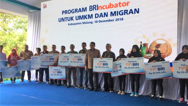 PT Bank BRI (Persero) Tbk atau BBRI, saat memberikan program BRIncubator bagi TKI dan UMKM di Kabupaten Malang, Jawa Timur. (Foto: Abdul Latif/kumparan)
