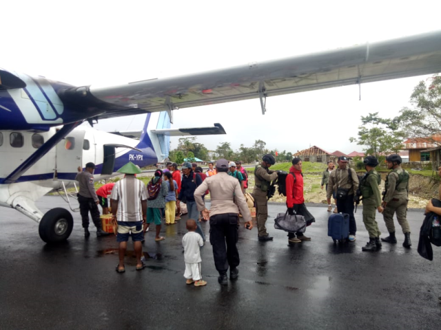 Polda Papua Bantah Diskriminasi Pemeriksaan OAP di Lapangan Terbang Kenyam