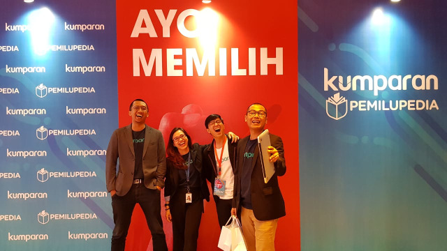 Karyawan kumparan foto bersama di acara peluncuran kumparan Pemilupedia di The Westin Jakarta. (Foto: kumparan)