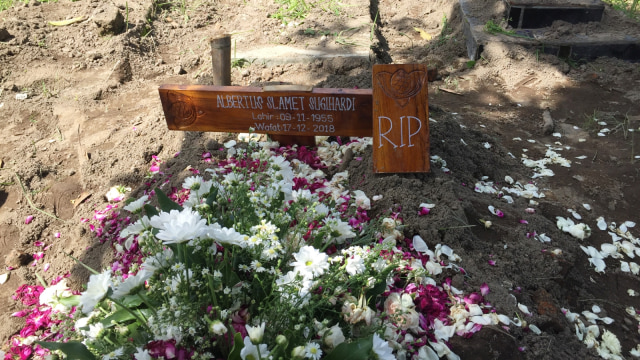 Makam Slamet di pemakaman Jambon Purbayan. (Foto: Arfiansyah Panji Purnandaru/kumparan)