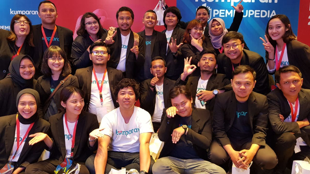 Karyawan kumparan foto bersama di acara peluncuran kumparan Pemilupedia di The Westin Jakarta. (Foto: kumparan)