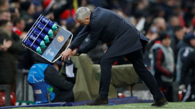 Reaksi Manajer Manchester United Jose Mourinho merayakan gol pertama Manchester United melawan  BSC Young Boys. (Foto: Reuters/Carl Recine)