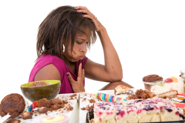 Makan banyak karena emotional eating (Foto: Shutter Stock)