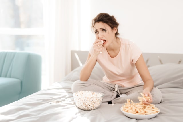 Makan banyak karena emotional eating Foto: Shutter Stock