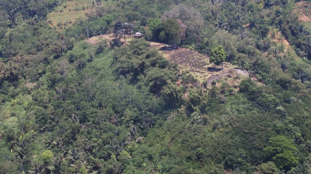 Situs Megalitikum Gunung Padang yang berbentuk mirip piramida. (Foto: Danny Hilman Natawidjaja/LIPI)