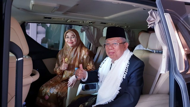 Calon Wakil Presiden nomer urut 1, KH Ma'ruf Amin (kanan) sebelum kunjungan ke Sukabumi. (Foto: Dok Tim Media Maruf Amin)