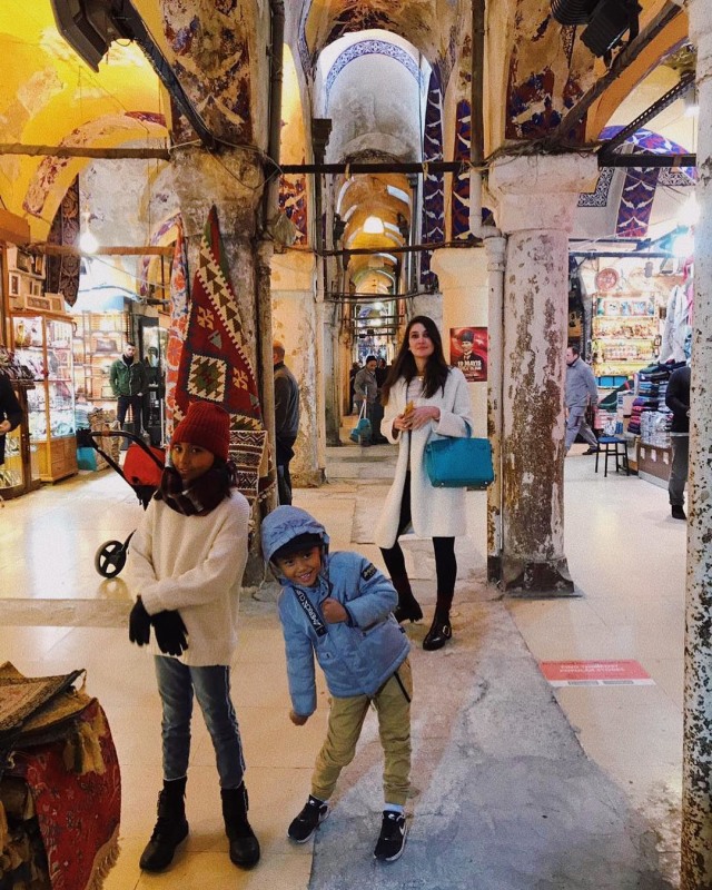 Tak sendirian, Luna Maya berlibur ke Turki bersama keluarganya. (Foto: Instagram @lunamaya)