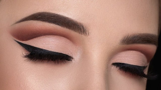 Teknik Cut Crease yang Membuat Mata Menjadi Pusat Perhatian!