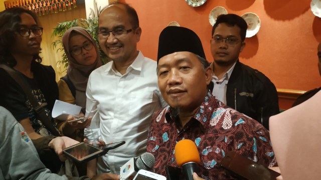 Politikus PKS Agung Yulianto (kiri) dan Ketua Fraksi PKS DPRD DKI Jakarta Abdurrahman Suhaimi (kanan). (Foto: Maulana Ramadhan/kumparan)