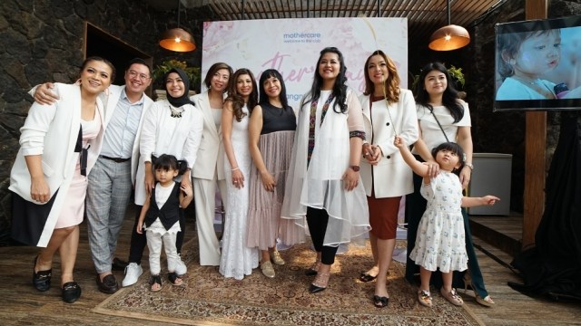 Foto bersama di acara Mothercare Welcome to the club: Embracing Mother's Love in Diversity