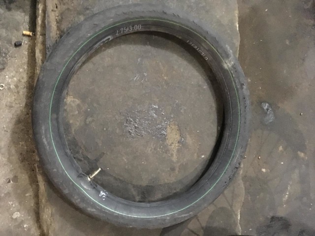 Pakai Ban Tubeless di Velg Jari-jari Sepeda Motor, Amankah? (209786)