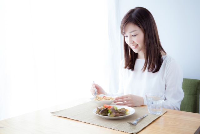 Ilustrasi mindful eating (Foto: Shutterstock)